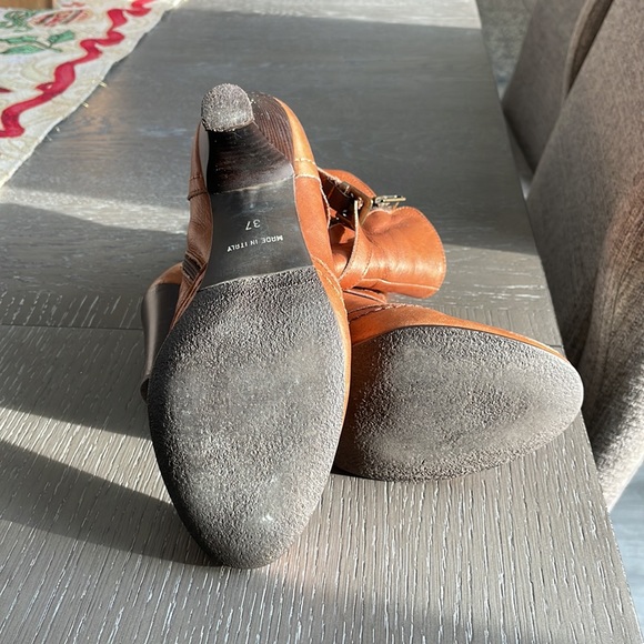 Browns  Brown Weathered look heeled boots with Suede lining . Made in Italy. - Picture 6 of 7